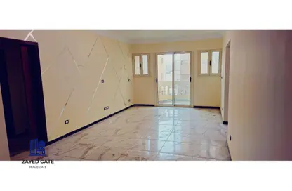 شقة - 3 غرف نوم - 1 حمام للبيع في شارع 100 - الفيروز - الحي العاشر - الشيخ زايد - الجيزة