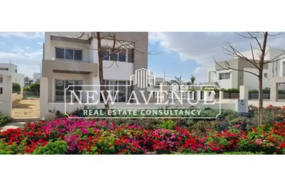 Villa - 4 Bedrooms - 6 Bathrooms for sale in Hyde Park - New Cairo City - Cairo