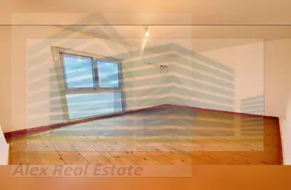 شقة - 3 غرف نوم - 3 حمامات للايجار في شارع رشدي - رشدي - حي شرق - الاسكندرية