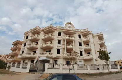 Apartment - 3 Bedrooms - 3 Bathrooms for sale in 3rd Area - Shorouk City - Cairo