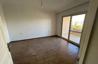 شقة - 3 غرف نوم - 3 حمامات للبيع في شارع 10 - جرينز - الحي السادس - الشيخ زايد - الجيزة