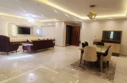 Apartment - 3 Bedrooms - 3 Bathrooms for rent in Mahmoud Awad St. - 6th Zone - Nasr City - Cairo