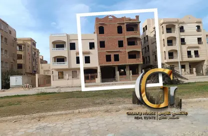 بناية كاملة - 8 غرف نوم - 8 حمامات للبيع في المجاورة الثانية - الاسكان العائلي - مدينة الشروق - القاهرة