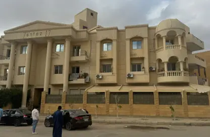 شقة - 3 غرف نوم - 3 حمامات للبيع في حي النادي - مدينة الشروق - القاهرة