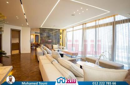 فيلا - 4 غرف نوم - 2 حمامات للبيع في سكاي لاين - سموحة - حي شرق - الاسكندرية