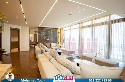 فيلا - 4 غرف نوم - 2 حمامات للبيع في سكاي لاين - سموحة - حي شرق - الاسكندرية