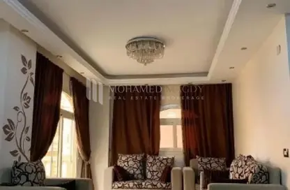 شقة - 3 غرف نوم - 2 حمامات للبيع في المستثمر الصغير - الحي العاشر - الشيخ زايد - الجيزة