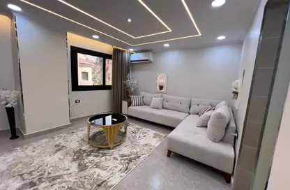 شقة - 2 غرف نوم - 1 حمام للايجار في شارع شهاب - المهندسين - الجيزة