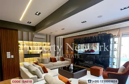 شقة - 3 غرف نوم - 3 حمامات للايجار في غرب الجولف - كمبوندات القطامية - القطامية - مدينة القاهرة الجديدة - القاهرة