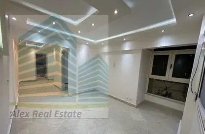 Apartment - 2 Bedrooms - 2 Bathrooms for rent in Mohamed Fawzy Moaz St. - Smouha - Hay Sharq - Alexandria