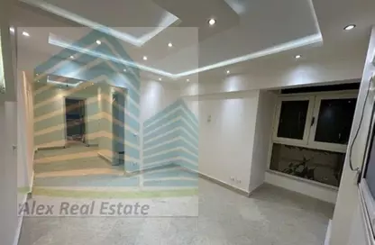 Apartment - 3 Bedrooms - 2 Bathrooms for rent in Al Safa St. - Smouha - Hay Sharq - Alexandria
