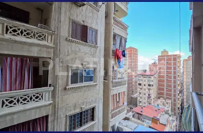 Apartment - 3 Bedrooms - 2 Bathrooms for sale in Ahmed Basha Turk St. - Fleming - Hay Sharq - Alexandria