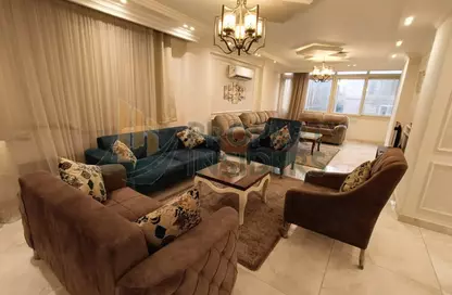 شقة - 3 غرف نوم - 2 حمامات للايجار في شارع شهاب - المهندسين - الجيزة