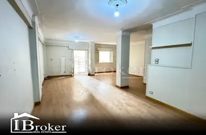 شقة - 2 غرف نوم - 1 حمام للايجار في شارع صالح علي - جناكليس - حي شرق - الاسكندرية