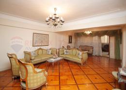 شقة - 5 غرف نوم - 3 حمامات for للبيع in شارع الاقبال - لوران - حي شرق - الاسكندرية