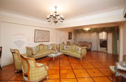 Apartment - 5 Bedrooms - 3 Bathrooms for sale in Al Ekbal St. - Laurent - Hay Sharq - Alexandria