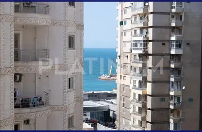 دوبلكس - 5 غرف نوم - 3 حمامات للبيع في شارع الاقبال - لوران - حي شرق - الاسكندرية