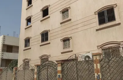 بناية كاملة - 8 غرف نوم - 8 حمامات للبيع في مدينة العبور - القليوبية