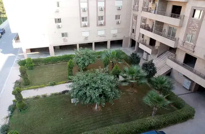 شقة - 3 غرف نوم - 2 حمامات للبيع في شارع الامام ابو حنيفة النعمان - الحي السادس - مدينة العبور - القليوبية