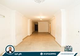شقة - 3 غرف نوم - 2 حمامات for للايجار in شارع محمد فوزي معاذ - سموحة - حي شرق - الاسكندرية
