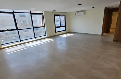 Office Space - Studio - 3 Bathrooms for rent in Rayhanah Plaza - Zahraa El Maadi - Hay El Maadi - Cairo