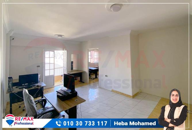شقة - 3 غرف نوم - 2 حمامات للايجار في سابا باشا - حي شرق - الاسكندرية