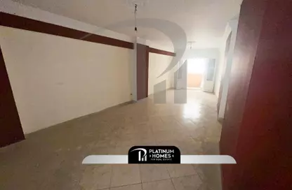 شقة - 3 غرف نوم - 1 حمام للبيع في شارع كفر عبده - كفر عبده - رشدي - حي شرق - الاسكندرية