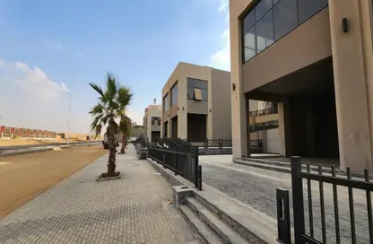 محل - استوديو - 1 حمام للايجار في فيلدج جيت - المستثمرين الجنوبية - مدينة القاهرة الجديدة - القاهرة