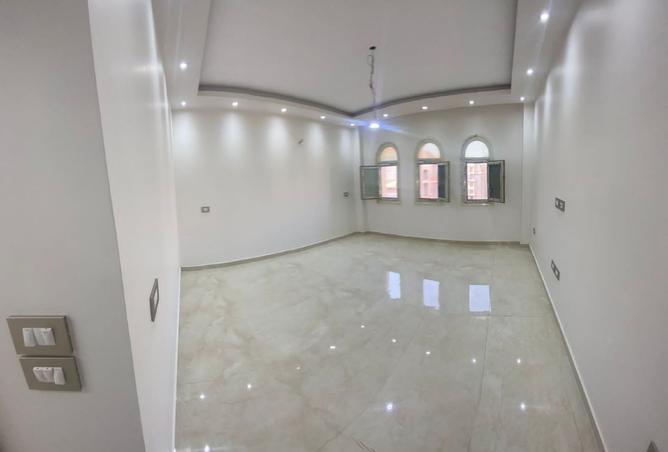 8422300 - Property Image 2