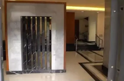 قصر - 6 غرف نوم - 4 حمامات للبيع في مدينة الشروق - القاهرة