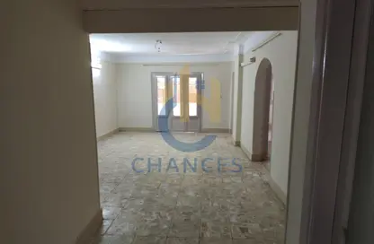 Apartment - 5 Bedrooms - 2 Bathrooms for sale in Street 9 - Maadi - Hay El Maadi - Cairo