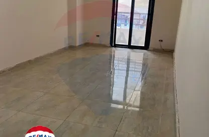 Apartment - 3 Bedrooms - 1 Bathroom for sale in Ibn Saud St. - Cleopatra - Hay Sharq - Alexandria