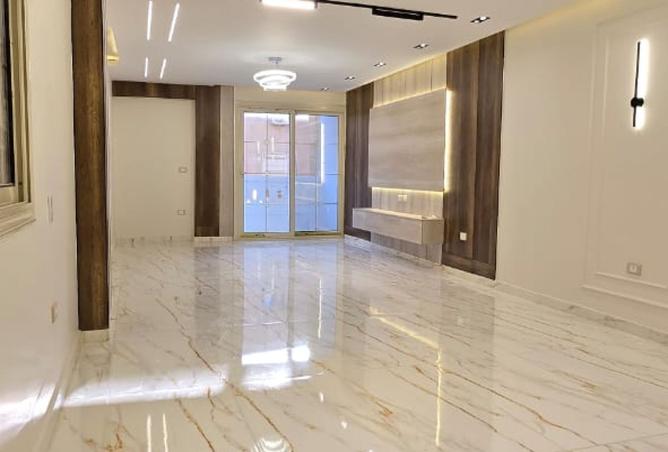 8082407 - Property Image 2