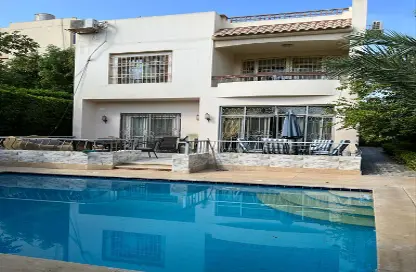 Villa - 6 Bedrooms - 4 Bathrooms for sale in 5th District - Shorouk City - Cairo