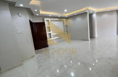 Apartment - 3 Bedrooms - 2 Bathrooms for rent in Street 10 - 11th District - Sheikh Zayed City - Giza