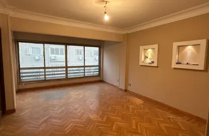 شقة - 4 غرف نوم - 2 حمامات للبيع في شارع الميرغني - ارض الجولف - مصر الجديدة - القاهرة