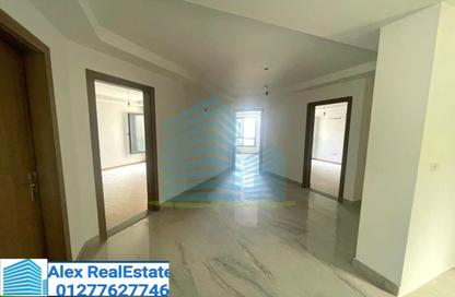 Office Space - Studio - 2 Bathrooms for rent in Smouha Square - Smouha - Hay Sharq - Alexandria
