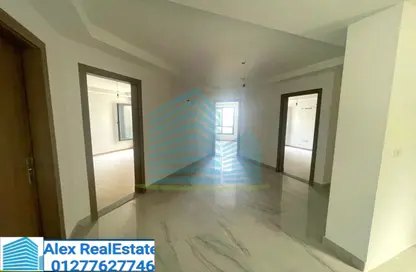 Office Space - Studio - 2 Bathrooms for rent in Smouha Square - Smouha - Hay Sharq - Alexandria