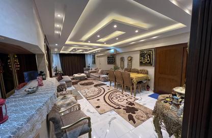 Apartment - 3 Bedrooms - 3 Bathrooms for sale in Mohammed Al Maqref St. - 6th Zone - Nasr City - Cairo