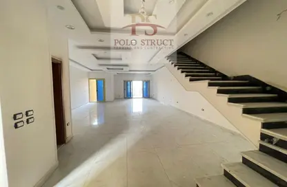 Townhouse - 5 Bedrooms - 4 Bathrooms for sale in Maadi View - El Shorouk Compounds - Shorouk City - Cairo