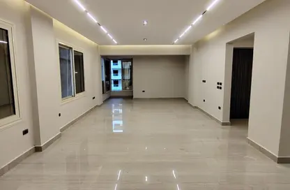 شقة - 3 غرف نوم - 2 حمامات للبيع في شارع محي الدين أبو العز - الدقي - الجيزة