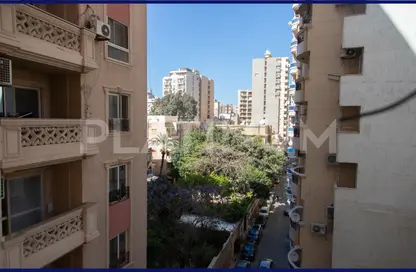 Apartment - 3 Bedrooms - 2 Bathrooms for sale in Al Farek Ismail Srhank St. - Laurent - Hay Sharq - Alexandria