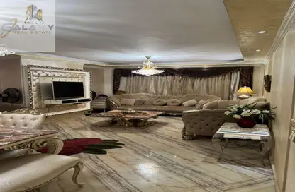 شقة - 3 غرف نوم - 2 حمامات للبيع في شارع الدكتور اسماعيل وهبي - المنطقة العاشرة - مدينة نصر - القاهرة