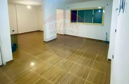 Apartment - 3 Bedrooms - 1 Bathroom for sale in Al Nasr St. - Smouha - Hay Sharq - Alexandria