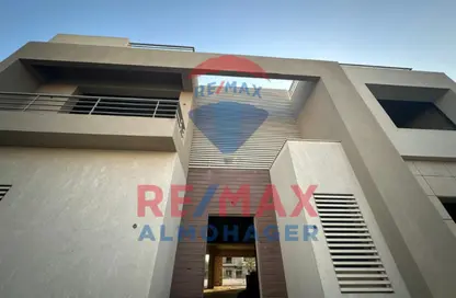 Villa - 5 Bedrooms - 6 Bathrooms for sale in The Crown - Cairo Alexandria Desert Road - 6 October City - Giza