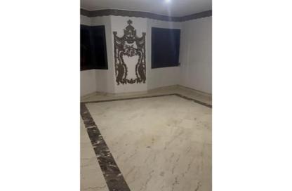 Apartment - 3 Bedrooms - 3 Bathrooms for rent in Moez Al Dawla St. - 6th Zone - Nasr City - Cairo