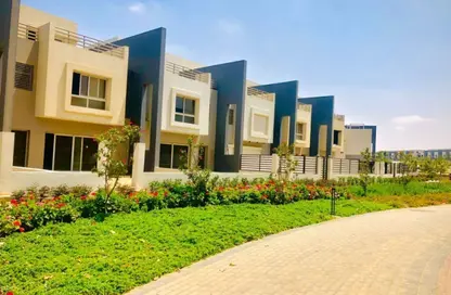 Townhouse - 3 Bedrooms - 4 Bathrooms for sale in Hyde Park - New Cairo City - Cairo