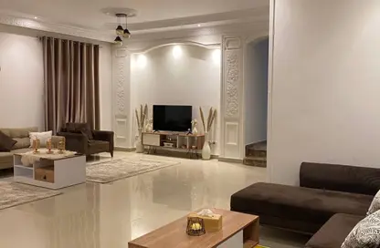 Apartment - 3 Bedrooms - 3 Bathrooms for rent in Area C - Ganoob El Acadimia - New Cairo City - Cairo