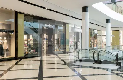 Whole Building - Studio - 4 Bathrooms for sale in Bank Center Street - South Teseen St. - The 5th Settlement - New Cairo City - Cairo