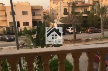 Apartment - 3 Bedrooms - 2 Bathrooms for sale in Ganoob El Acadimia - New Cairo City - Cairo
